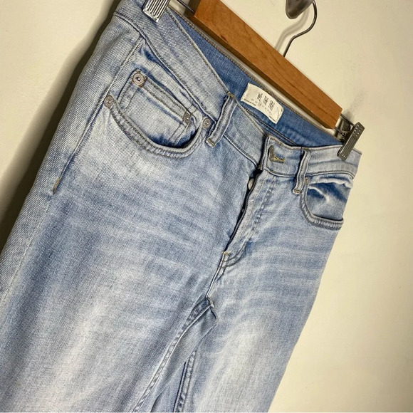 ✨NWT Free People We The Free Light Wash Austin Straight Leg Raw Hem Jeans 26 - Picture 4 of 12